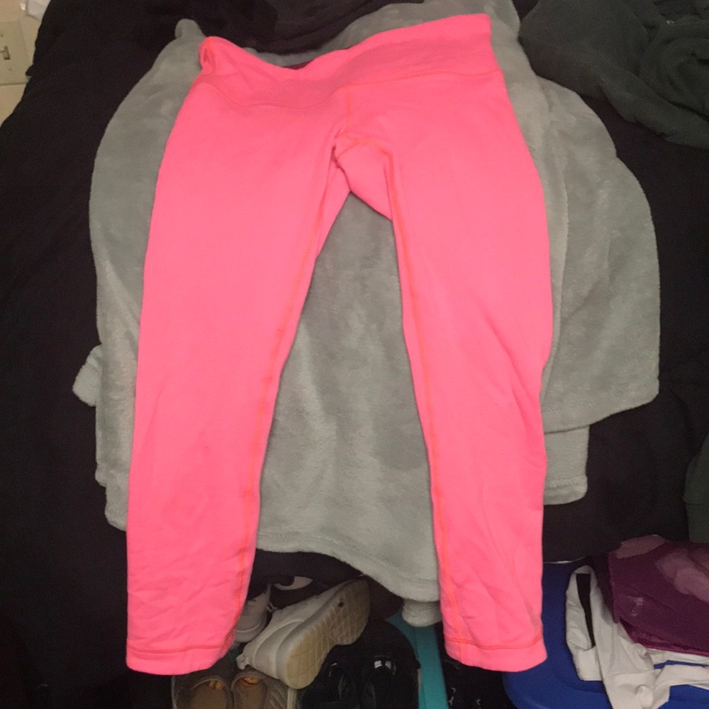 Cropped lulu lemon leggings! Size 4 very stretchy